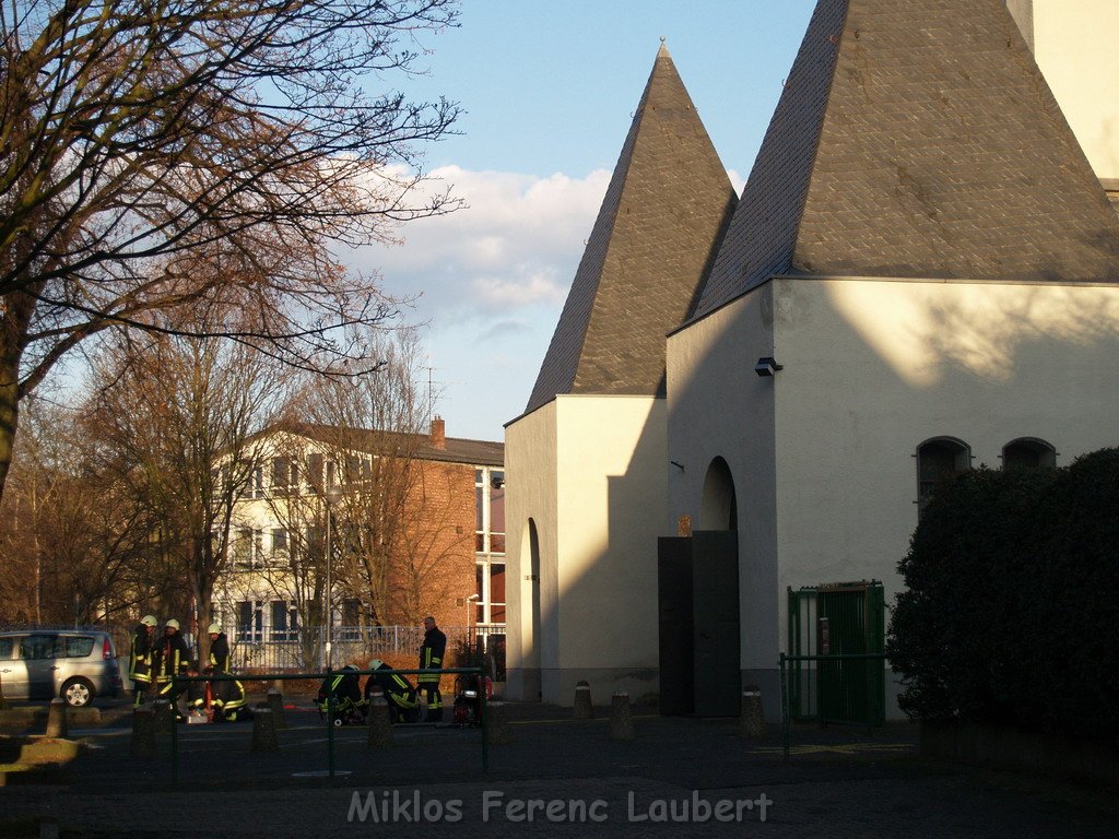 Brand in Kirche Koeln Muelheim Tiefenthalstr   P45.JPG